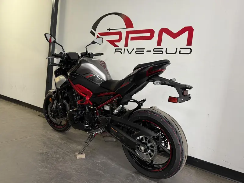 2025 Kawasaki Z900 thumbnail 14
