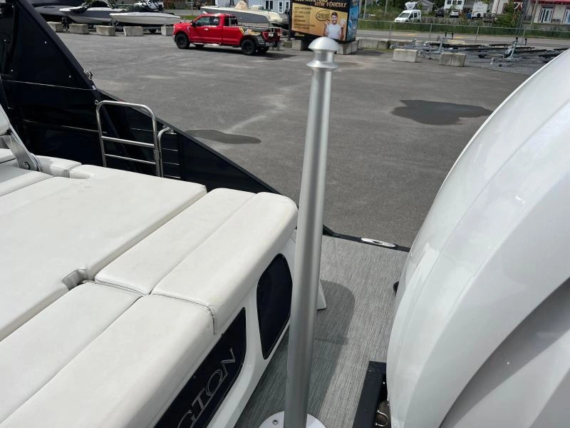 Bennington Marine Qx25 2022 alt