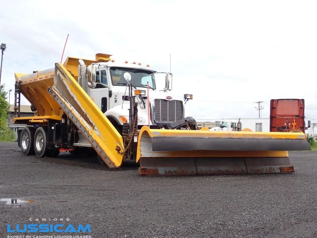 2021 Peterbilt 348