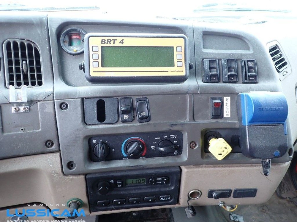 Sterling Lt9500 2005