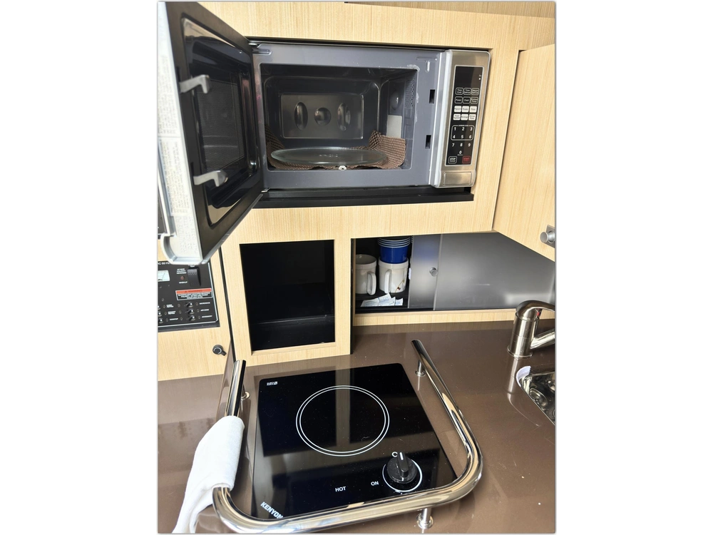 2014 Monterey Boats 280 Sport Yacht No Luxury Tax* alt