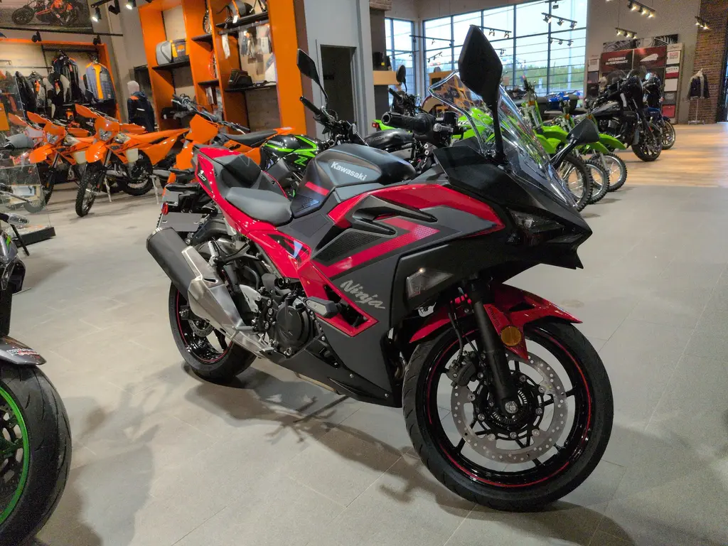 Kawasaki Ninja 500 SE 2025