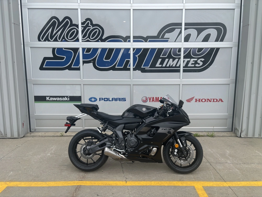 2025 Yamaha Yzf-r7 alt