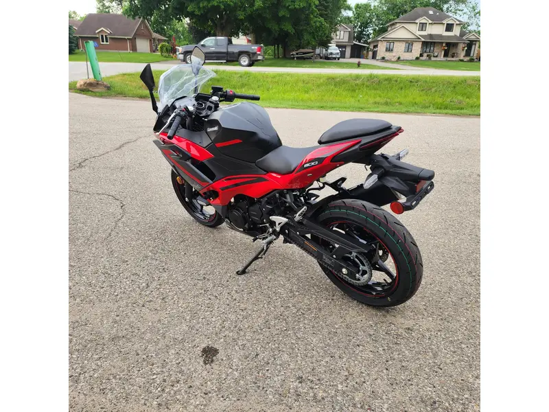 2025 Kawasaki Ninja 500 SE