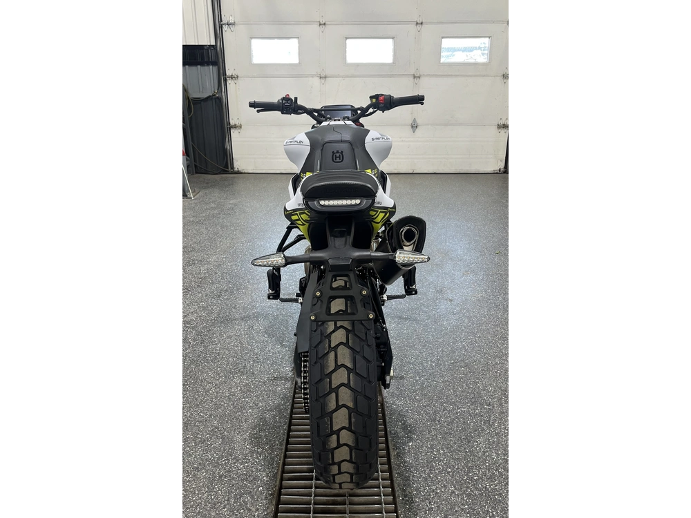 Husqvarna Svartpilen 801 2025 alt