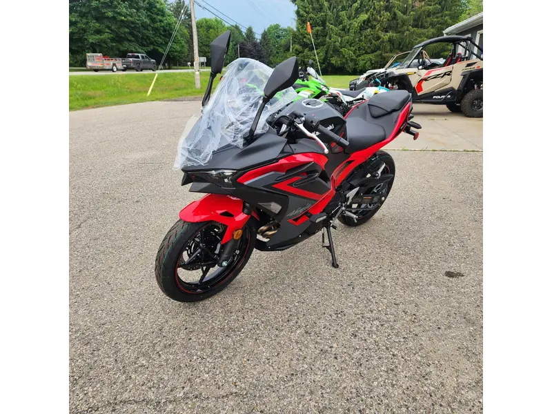 2025 Kawasaki Ninja 500 SE