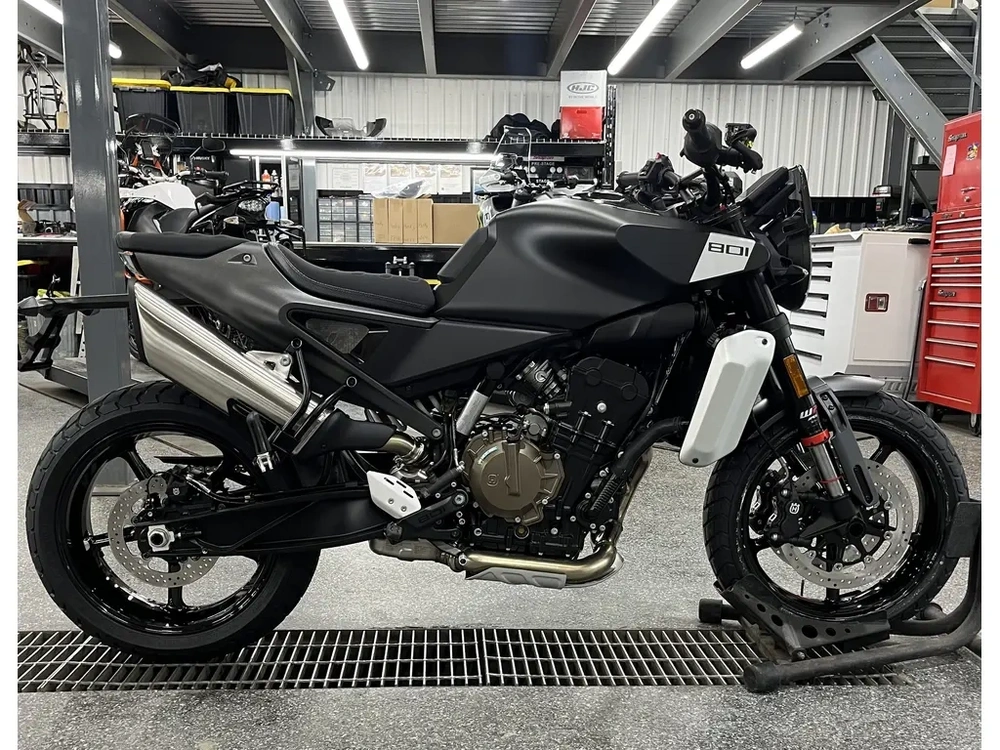Husqvarna Svartpilen 801 2025 alt