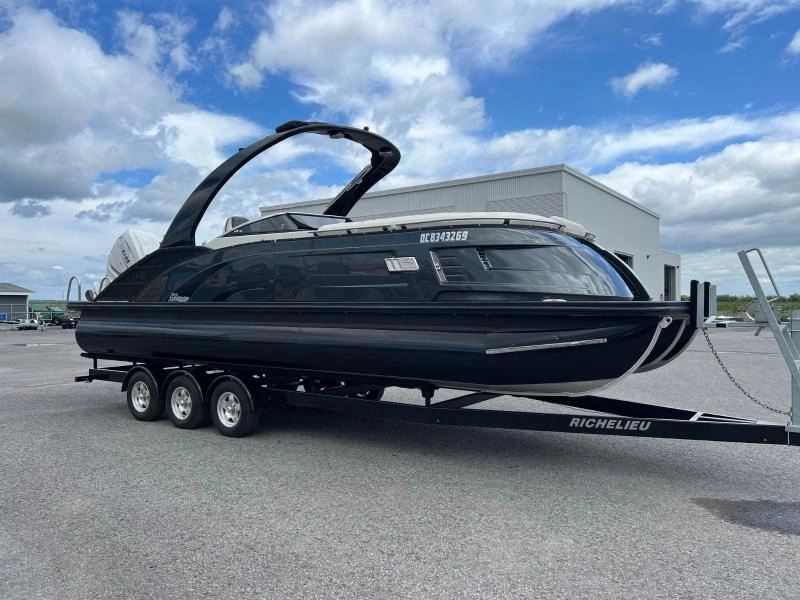Bennington Marine Qx25 2022 alt