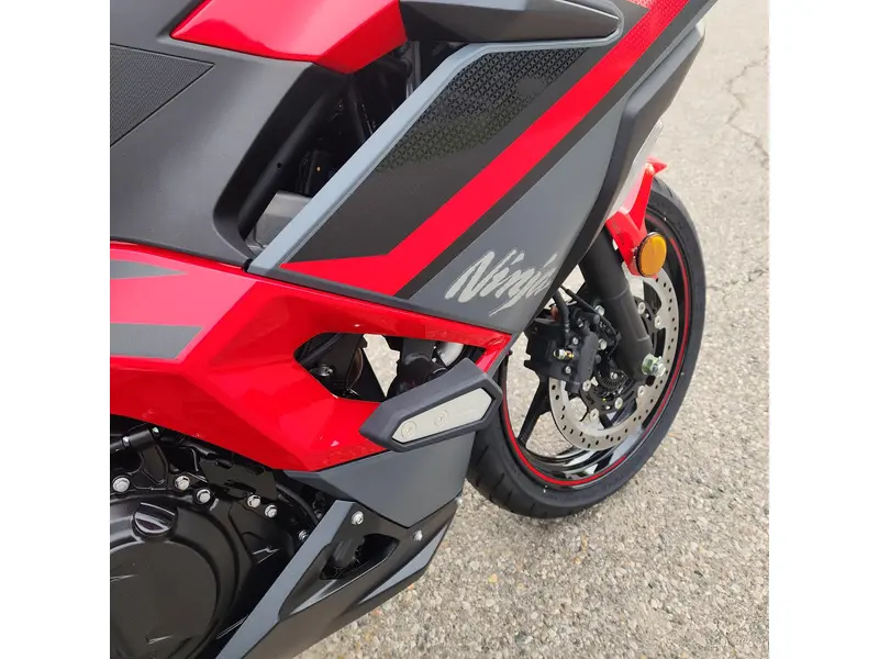 2025 Kawasaki Ninja 500 SE