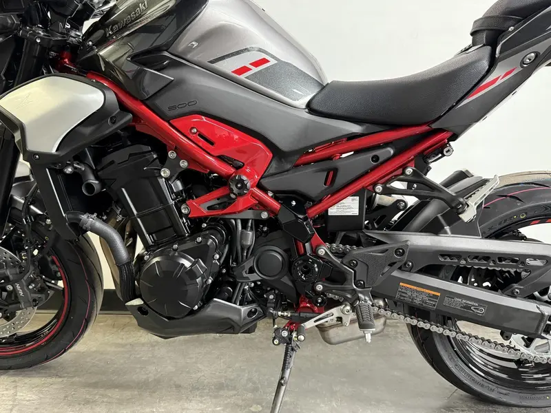 2025 Kawasaki Z900 thumbnail 17