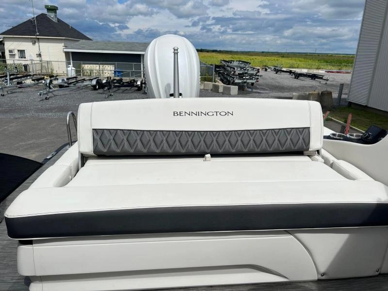 Bennington Marine Qx25 2022 alt