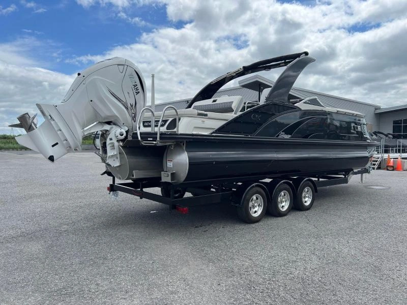 Bennington Marine Qx25 2022 alt