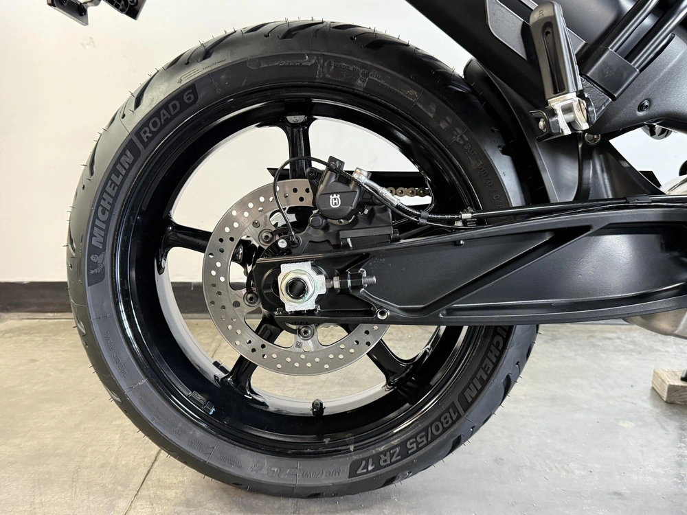 2025 Husqvarna Vitpilen 801 *2.99% Sur 60 Mois alt