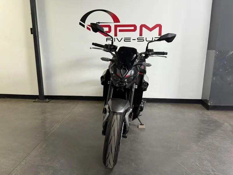 2025 Kawasaki Z900 thumbnail 9
