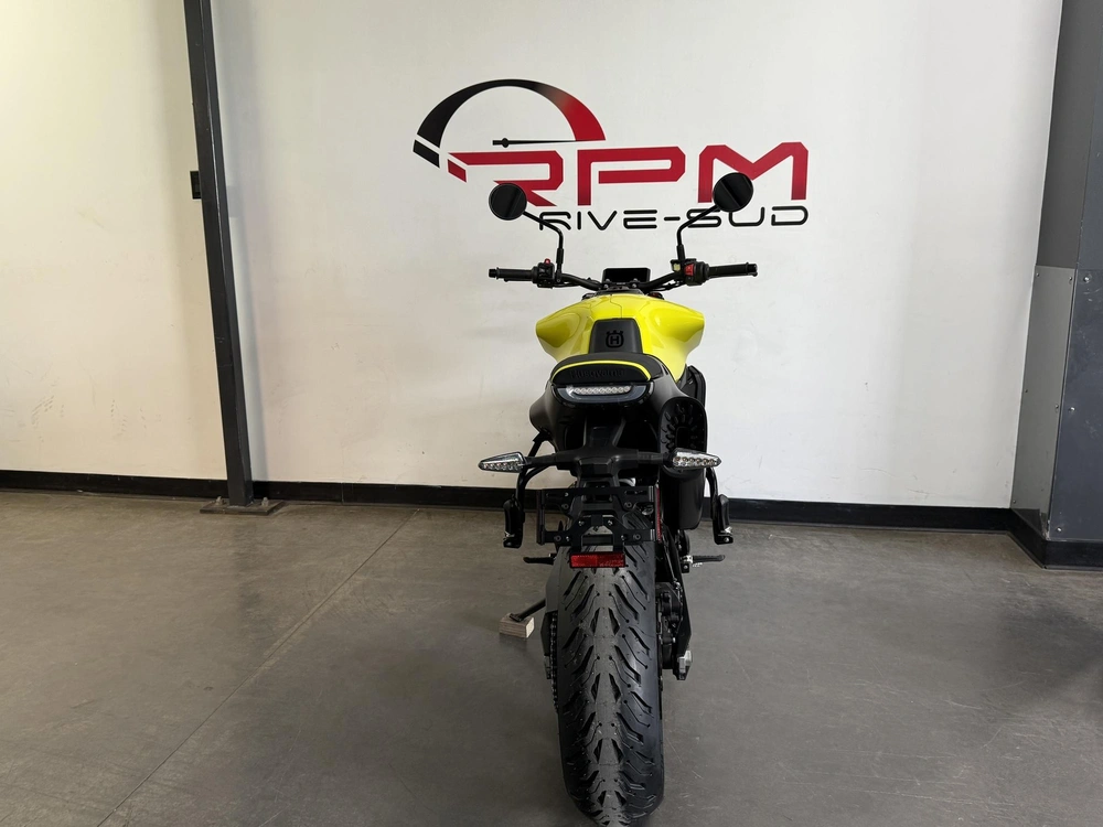 2025 Husqvarna Vitpilen 801 *2.99% Sur 60 Mois alt