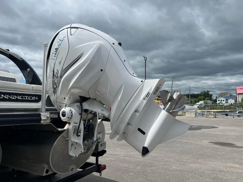 Bennington Marine Qx25 2022 alt