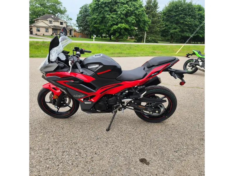 2025 Kawasaki Ninja 500 SE