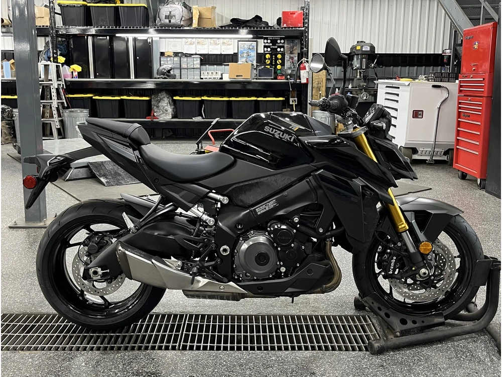 2025 Suzuki Gsx-s1000a alt