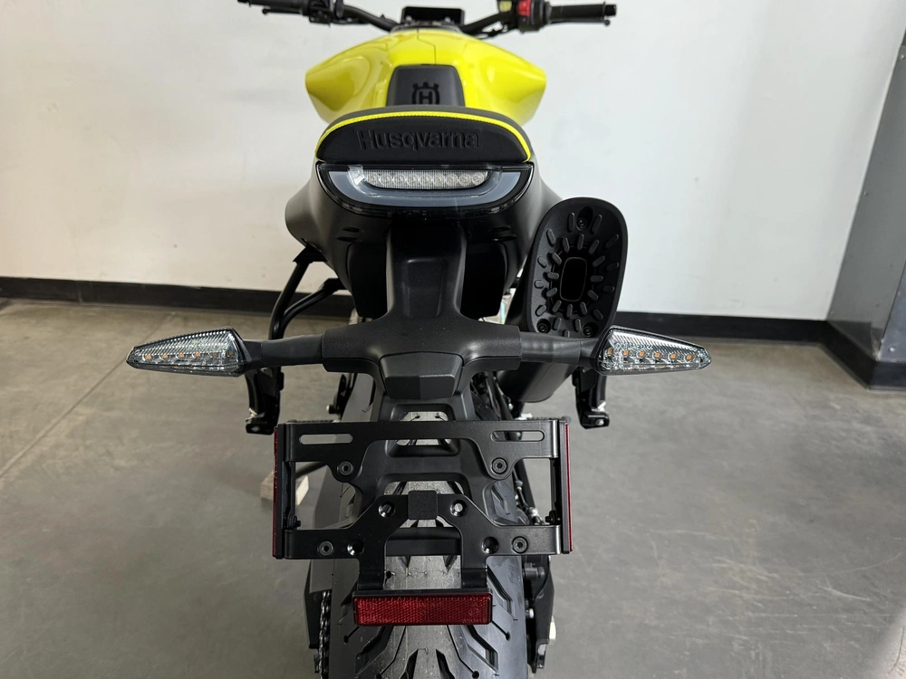 2025 Husqvarna Vitpilen 801 *2.99% Sur 60 Mois alt