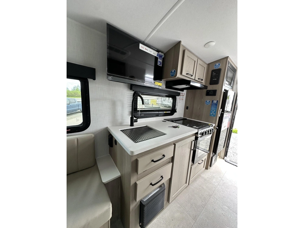 2025 Rockwood Geopro 15fdg alt