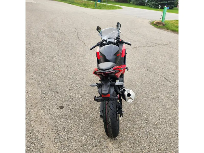 2025 Kawasaki Ninja 500 SE