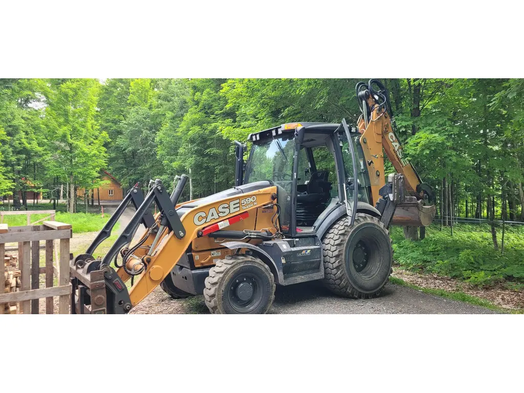 Case 590SN 2020