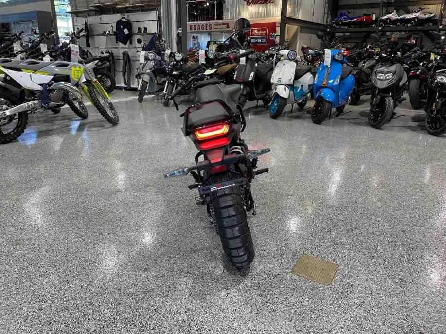 Husqvarna Svartpilen 401 2024 alt