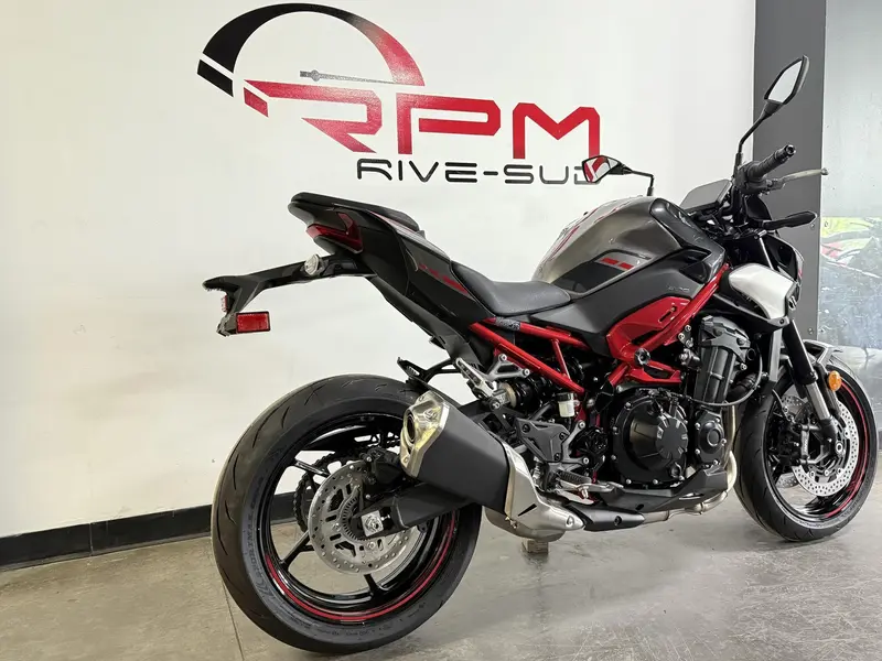 2025 Kawasaki Z900 thumbnail 3