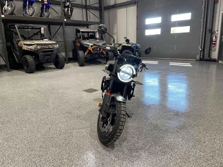 Husqvarna Svartpilen 401 2024 alt