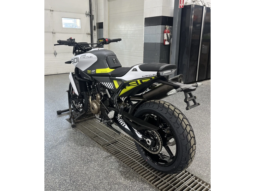 Husqvarna Svartpilen 801 2025 alt