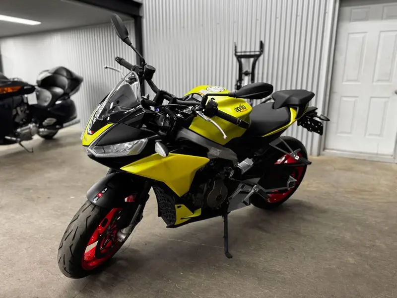 2021 Aprilia TUONO 660