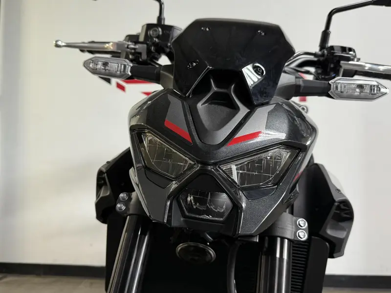 2025 Kawasaki Z900 thumbnail 11