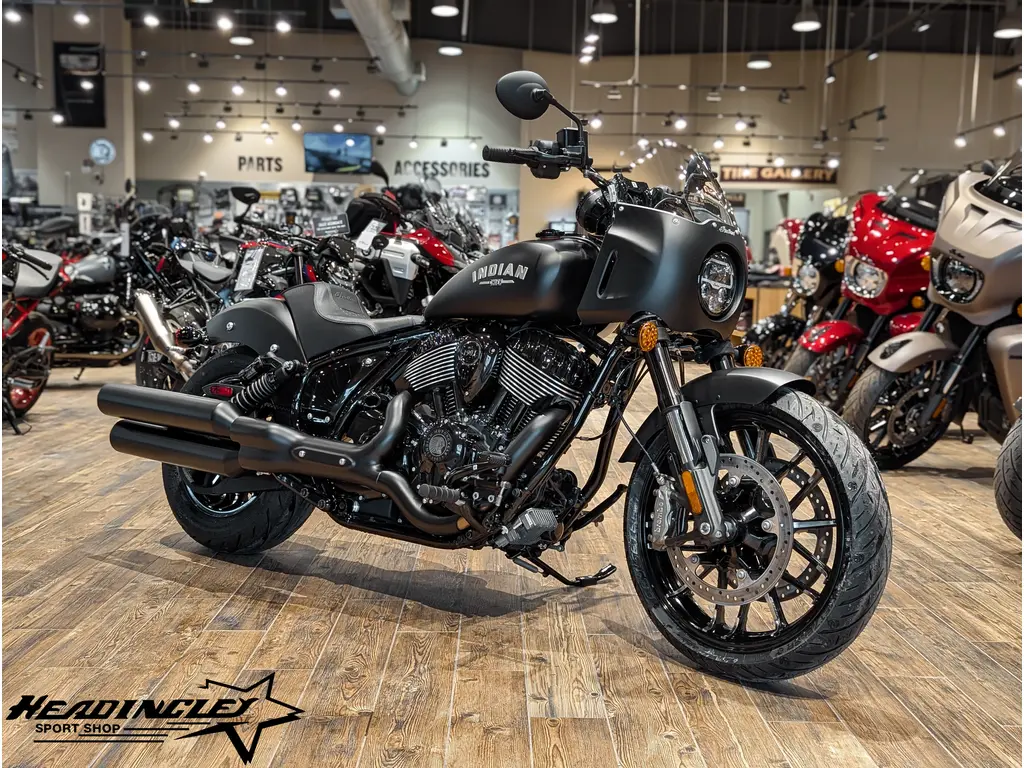2025 Indian Motorcycle Sport Chief // Black Smoke w/ High Flow Air Intake