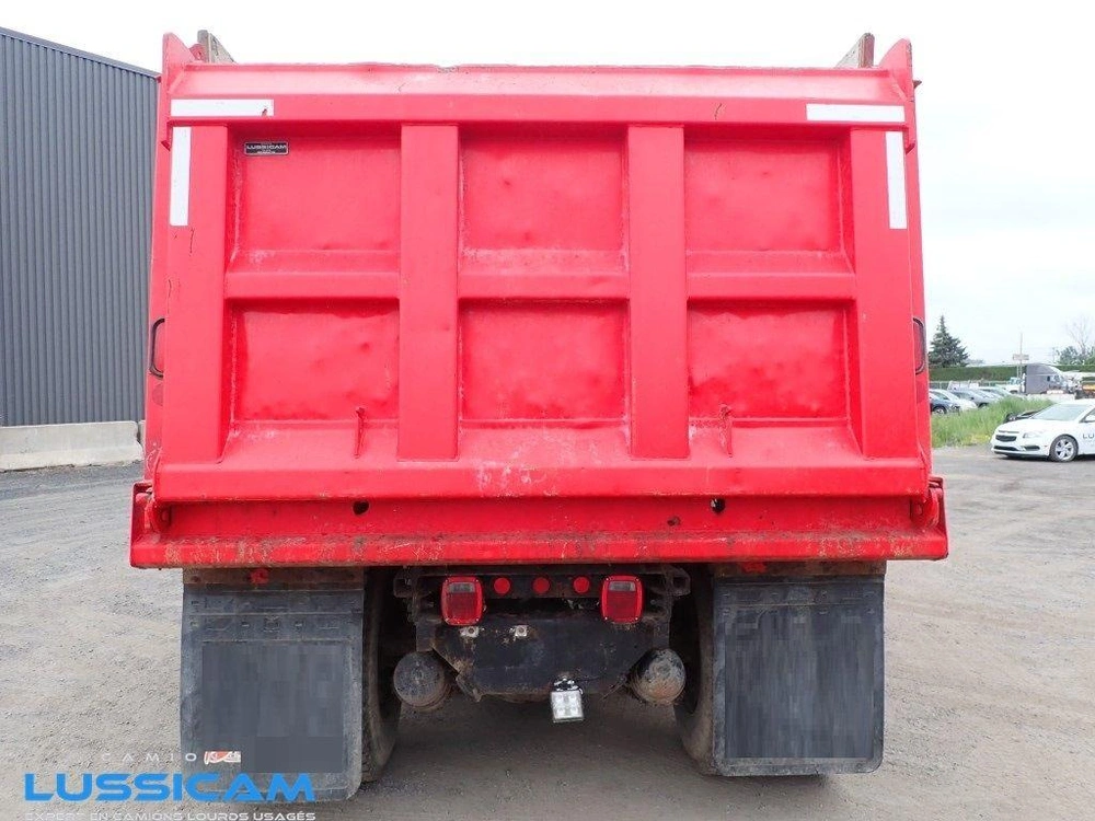 Sterling Lt9500 2005