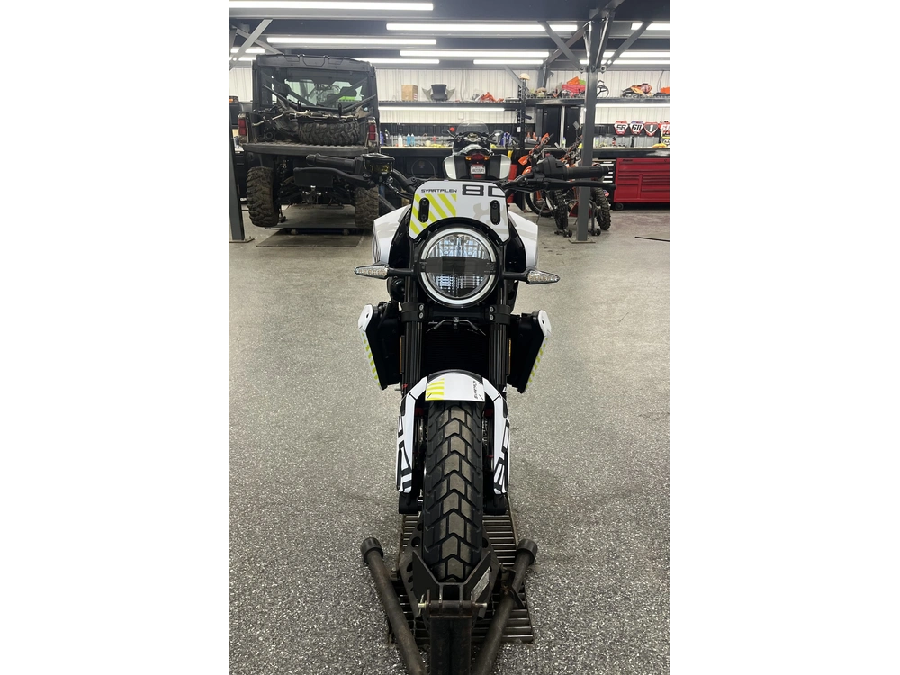 Husqvarna Svartpilen 801 2025 alt