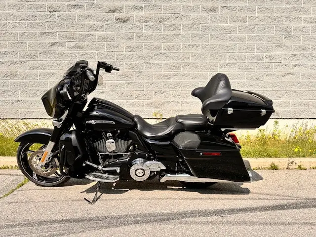 Harley-Davidson CVO Street GlideFLHXSE 2016