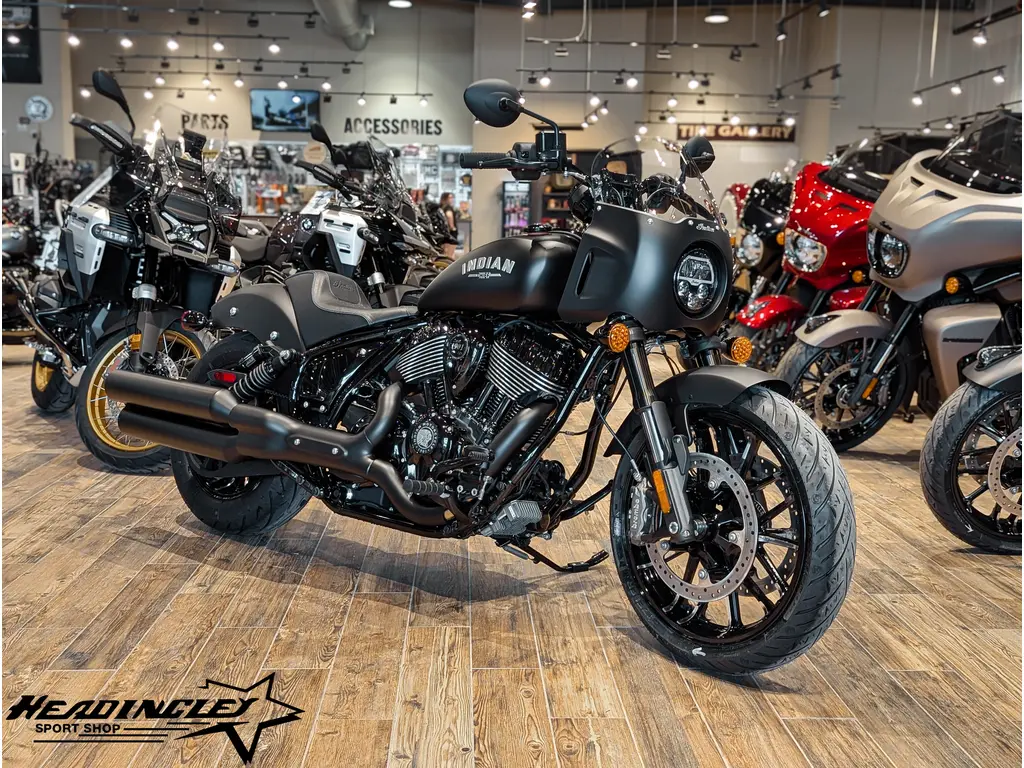 2025 Indian Motorcycle Sport Chief // Black Smoke 
