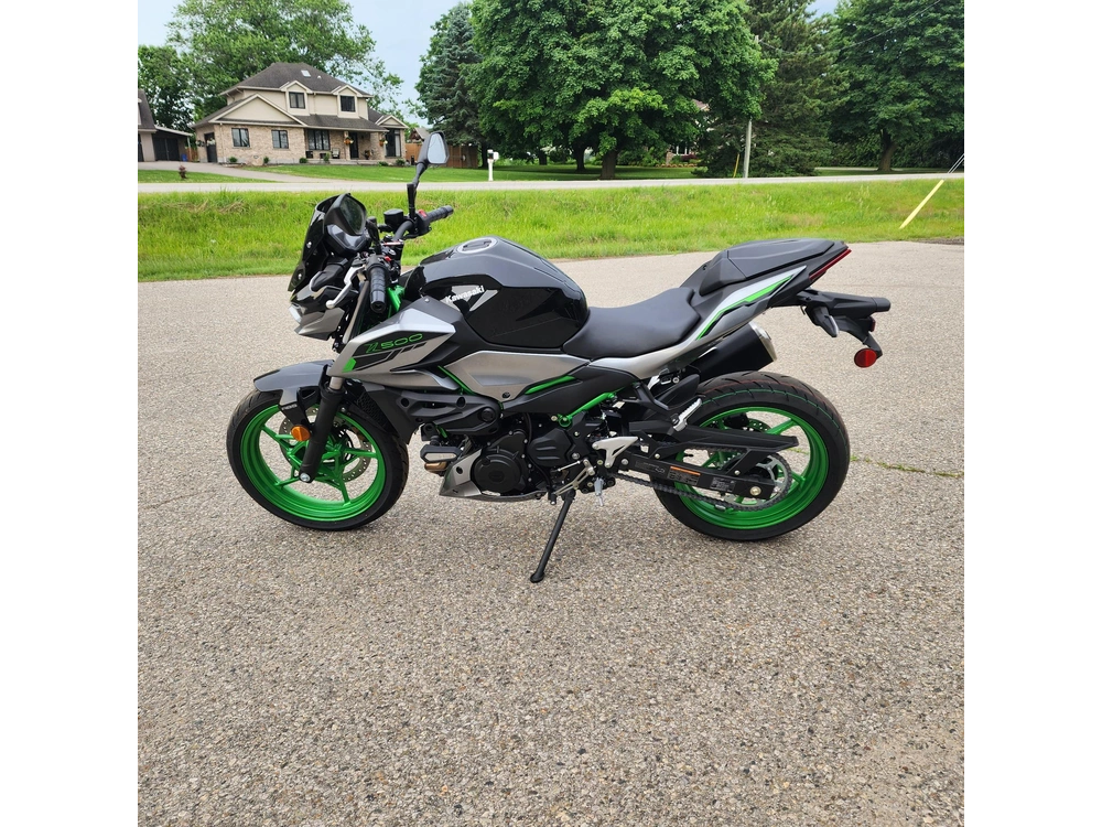 2025 Kawasaki Z500 Se alt