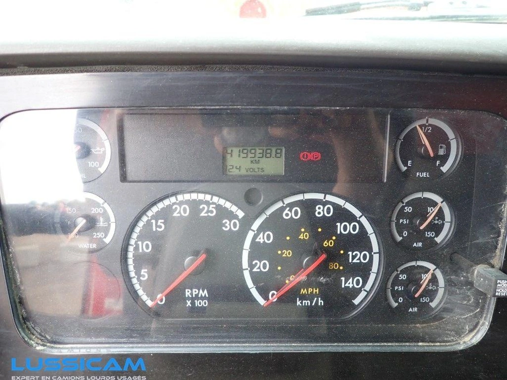 Sterling Lt9500 2005