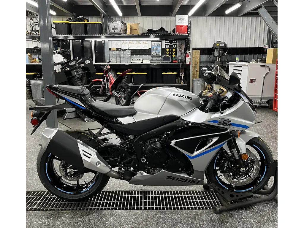 2025 Suzuki GSX-R1000A 