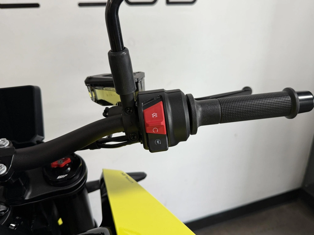 2025 Husqvarna Vitpilen 801 *2.99% Sur 60 Mois alt