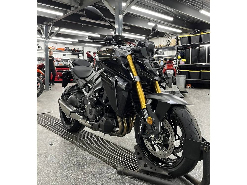 2025 Suzuki Gsx-s1000a alt