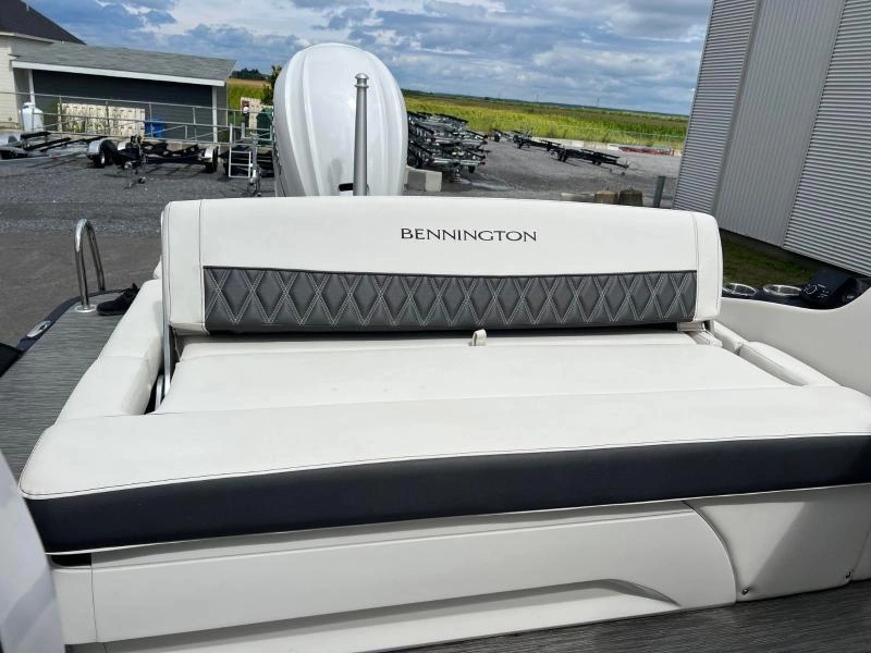 Bennington Marine Qx25 2022 alt