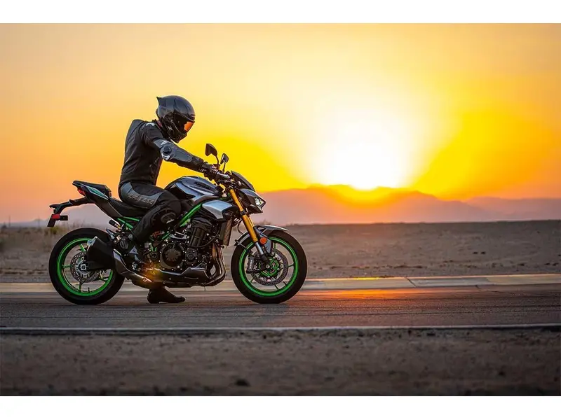 2025 Kawasaki Z900 SE