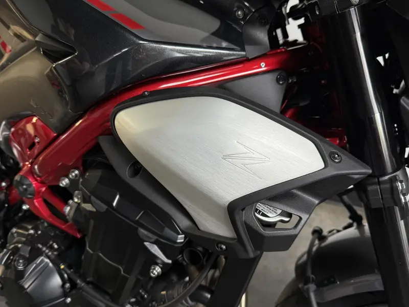 2025 Kawasaki Z900 thumbnail 7