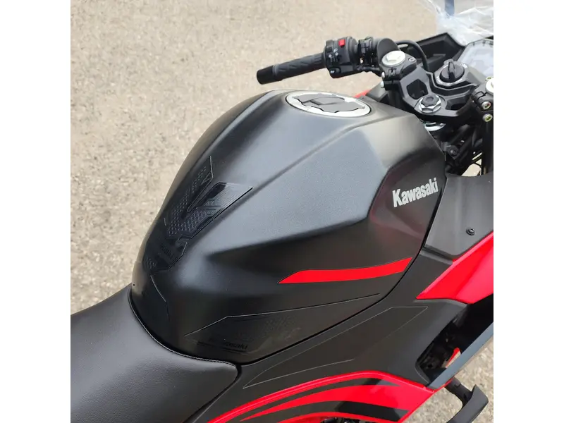 2025 Kawasaki Ninja 500 SE