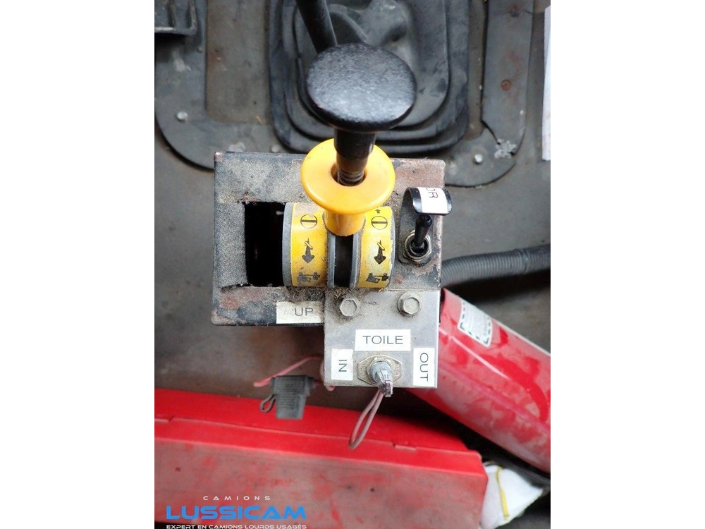 Sterling Lt9500 2005