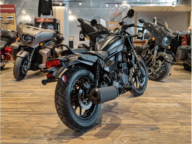 2025 Kawasaki Eliminator 500 SE // Metallic Matte Carbon Gray/Flat Ebony w/ Passenger Grab Handle