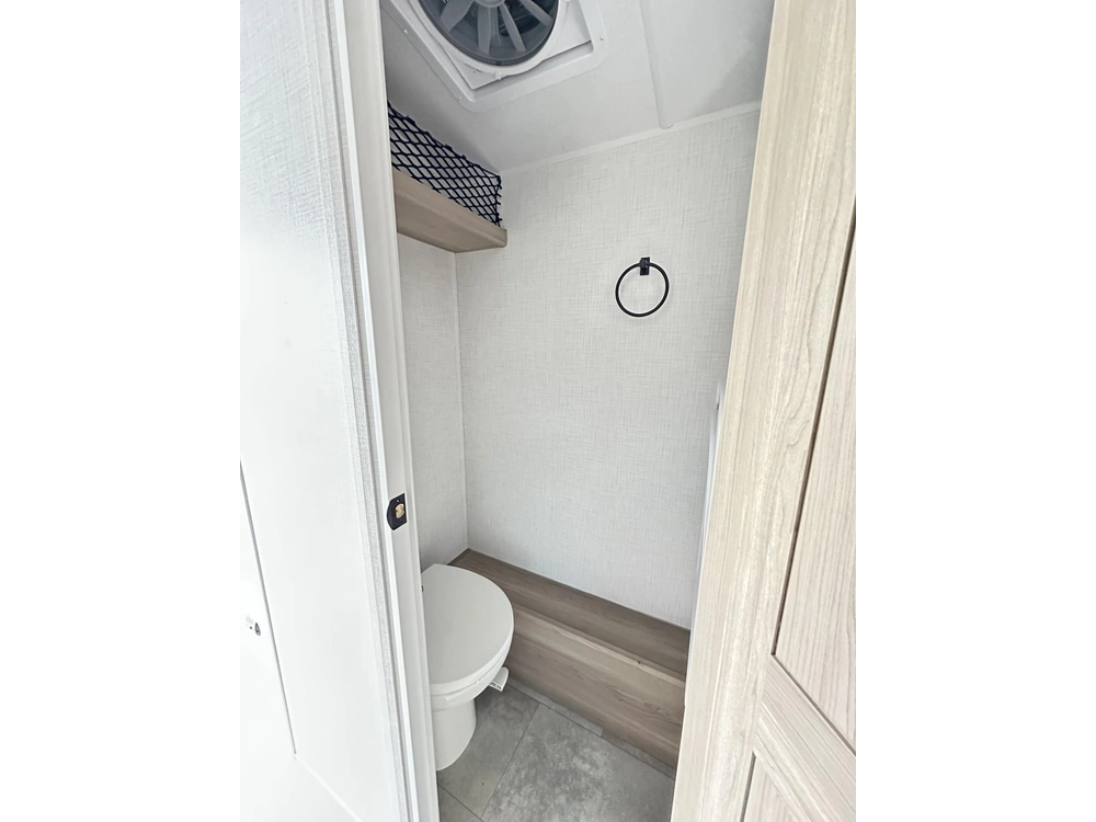 2025 Rockwood Geopro 15fdg alt