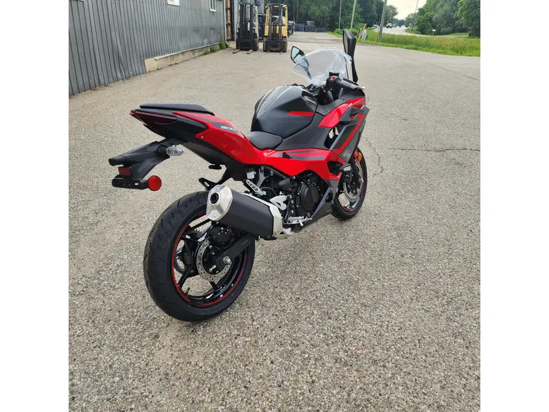 2025 Kawasaki Ninja 500 SE